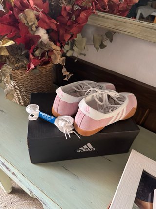 Zapatillas Adidas rosas y blancas