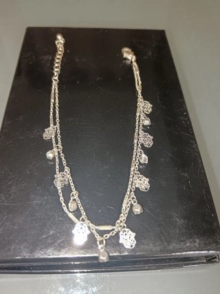 Tobillera o Pulsera Plateada con Colgantes