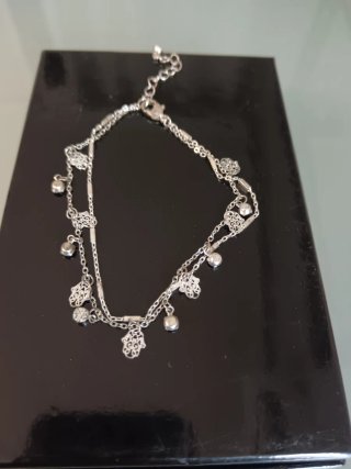 Tobillera o Pulsera Plateada con Colgantes