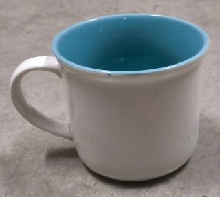 Tazza Ma chi ti C*ga? bianca e blu