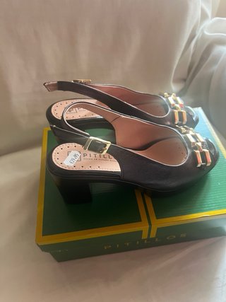Zapatos Pitillos Negros y Dorados