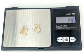 Pendiente de oro de 18k con Circonita, 1.96 g.