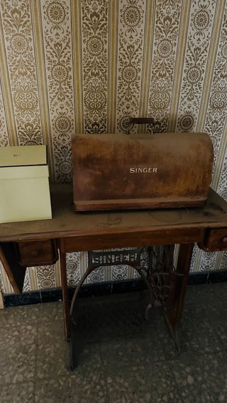 Máquina de coser SINGER antigua