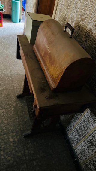 Máquina de coser SINGER antigua