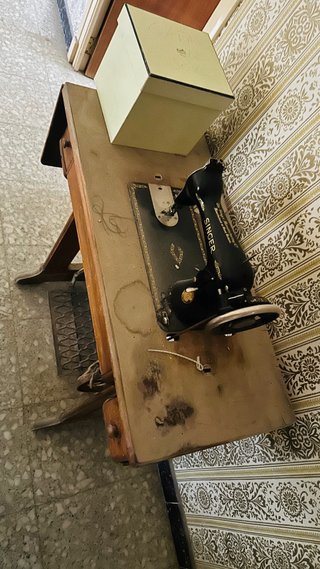 Máquina de coser SINGER antigua