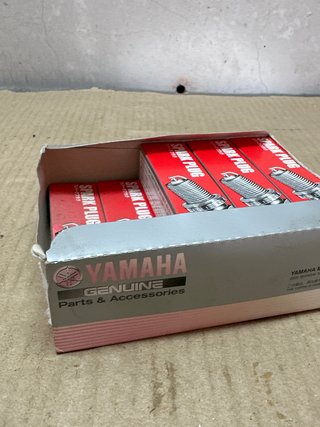 Bujía Yamaha NGK CR4HSB (8 unidades)