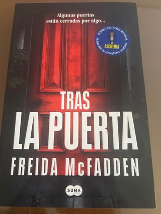 Tras la puerta
