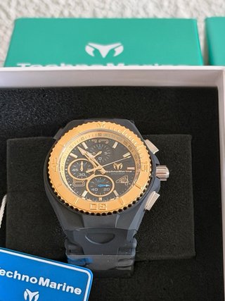 Reloj TechnoMarine Negro y Dorado