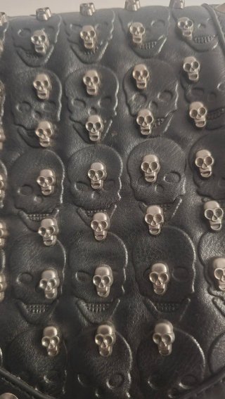 Mochila bolso calaveras negra