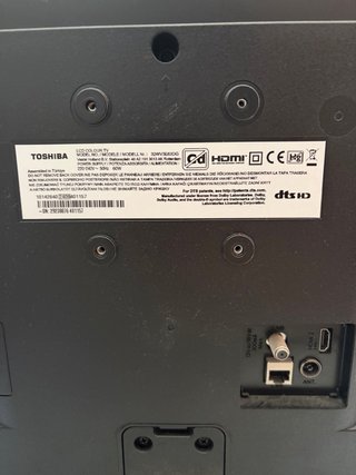 TV Toshiba 32'' Plata y Negro