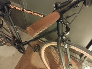 Bicicleta Fixie Negra con Ruedas Naranja