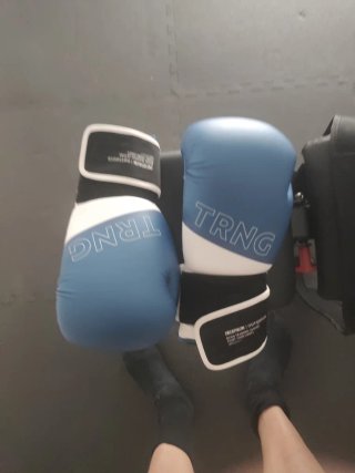 Saco de boxeo Outshock y guantes