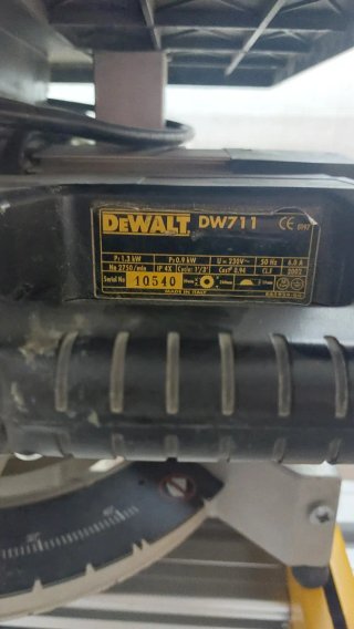 Sierra Ingletadora DeWalt DW711