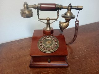 Teléfono antiguo de decoración