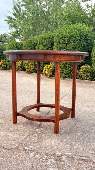 Mesa redonda de madera (diseño clásico)