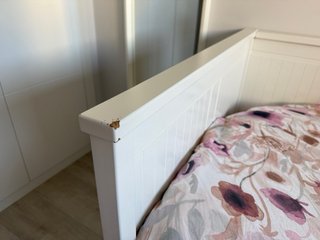 Diván Ikea con cajones.