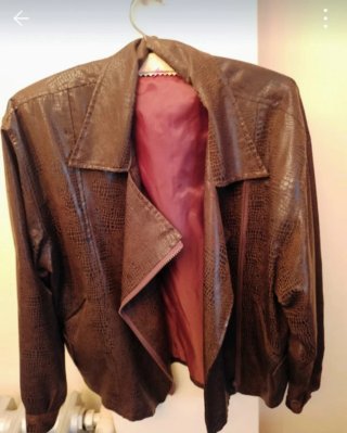 Chaqueta efecto piel cocodrilo mujer