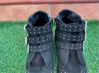 Botines negros con tachuelas plata talla 38