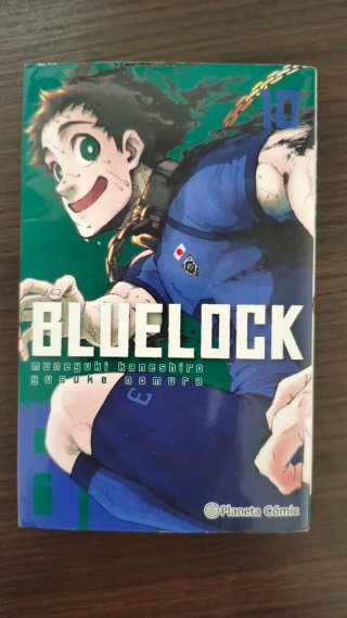 10 Primeros tomos de Blue Lock + Cofre + Postal