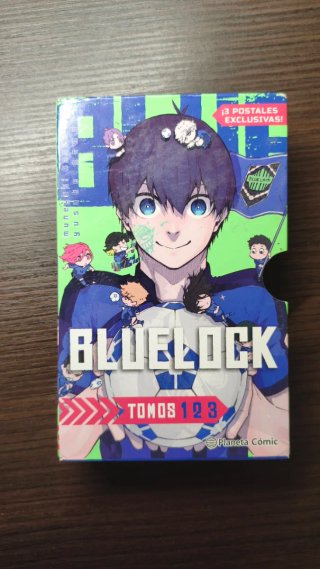 10 Primeros tomos de Blue Lock + Cofre + Postal