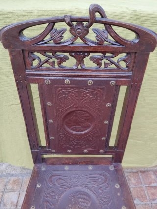 Mesilla antigua de madera y Silla Antigua