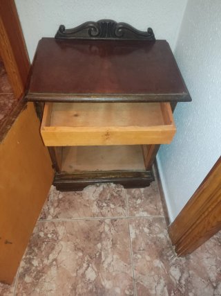 Mesilla antigua de madera y Silla Antigua
