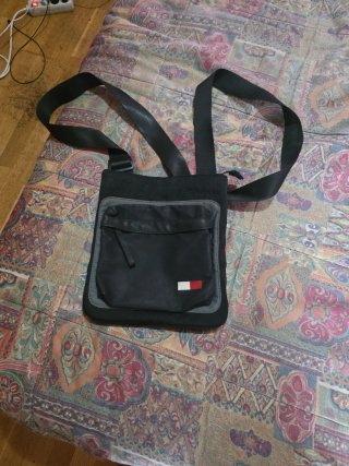 Bolso bandolera Tommy Hilfiger negro