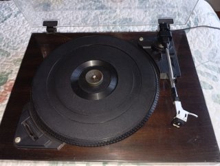 Tocadiscos Sanyo con tapa protectora tra