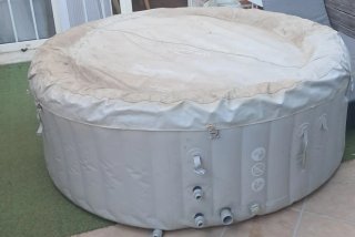 Jacuzzi Hinchable Azul y Blanco