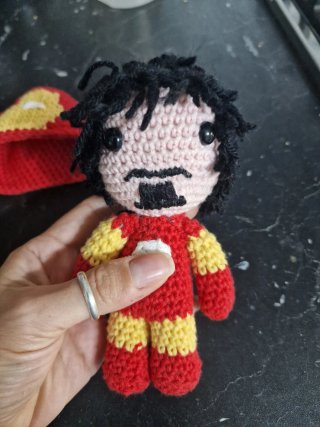 Pupazzo amigurumi Tony Stark Iron Man crochet