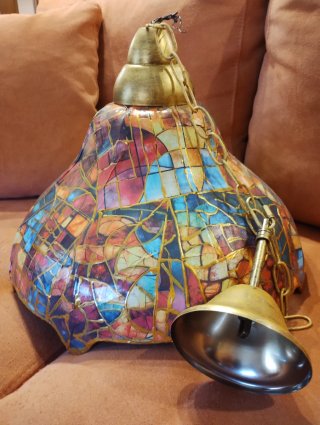 Lampadario a sospensione pezzo unico.