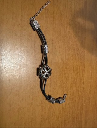 Braccialetto con catena e perle