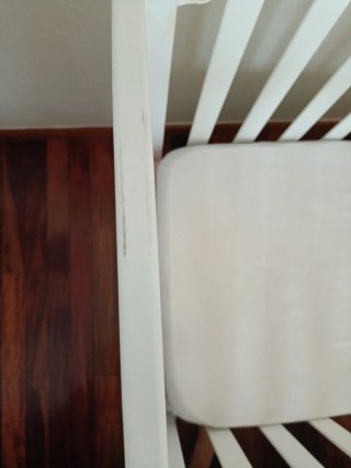 Cuna con colchón y protector