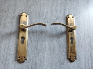 Juego manillas y cerradura con llave