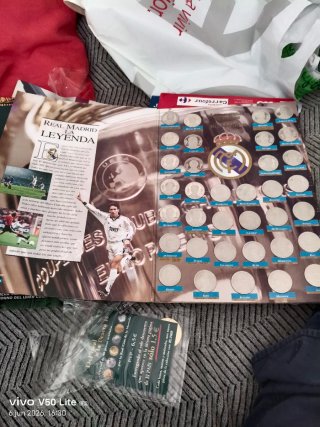 Álbum Monedas y Cromos Real Madrid Leyenda