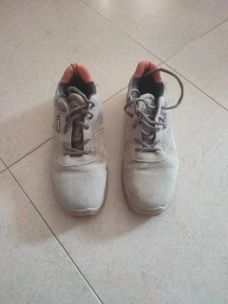 Zapatos de seguridad Bellota grises y naranjas