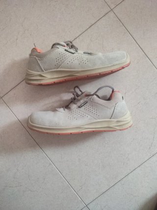 Zapatos de seguridad Bellota grises y naranjas