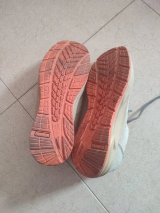 Zapatos de seguridad Bellota grises y naranjas