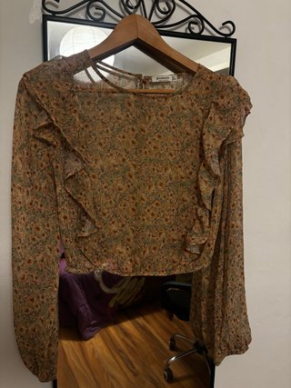 Blusa Stradivarius floral manga larga talla M