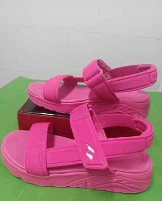 Sandalias Skechers rosas