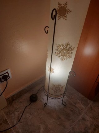 Lámpara de pie alta decorativa