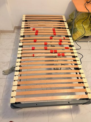 Cama articulada con colchón antiescaras