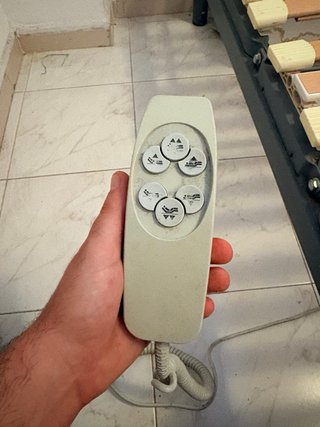 Cama articulada con colchón antiescaras