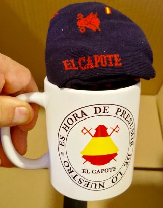Pack Regalo Taza y Calcetines El Capote