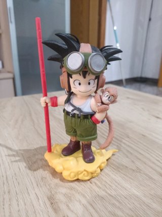 Figura Goku Niño con Nube Kinton