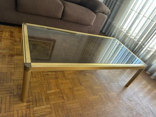 Mesa de centro metal dorado y cristal