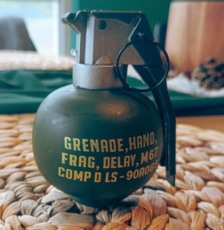 Réplica Granada M67 Militar con Efectos