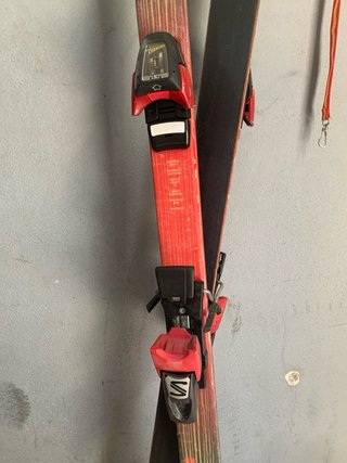 Esquís K2 con fijaciones Salomon