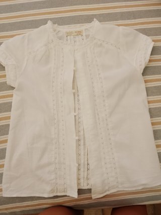 Blusa blanca manga corta con encaje