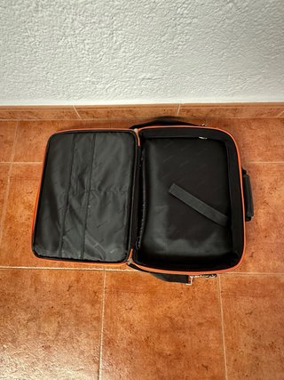 Maletín naranja para portátil